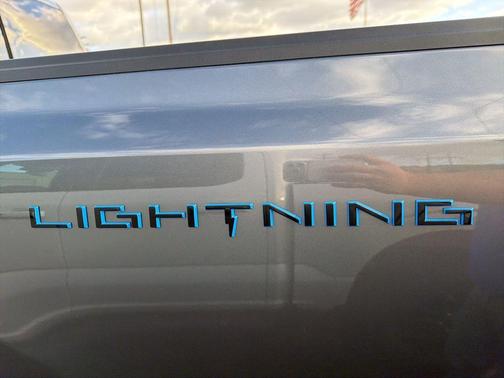 2025 Ford F-150 Lightning LARIAT