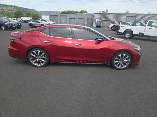 Scarlet Ember 2022 Nissan Maxima Platinum