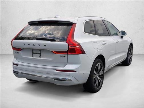 Crystal White Metallic 2023 Volvo XC60 B5 Plus Bright Theme