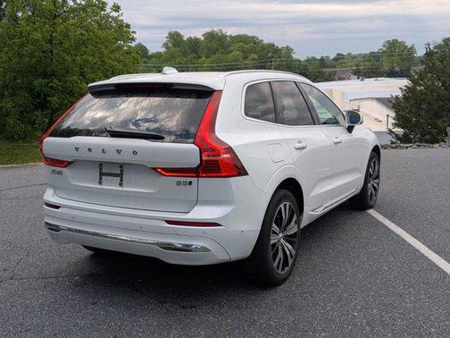 Crystal White Metallic 2023 Volvo XC60 B5 Plus Bright Theme