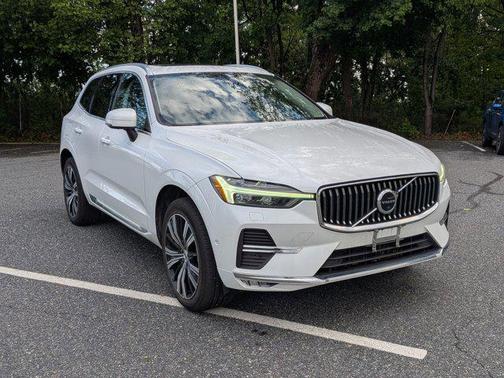 Crystal White Metallic 2023 Volvo XC60 B5 Plus Bright Theme