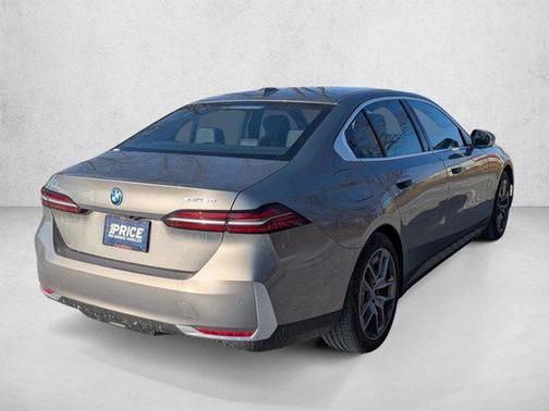 Oxide Grey Metallic 2025 BMW i5 xDrive40