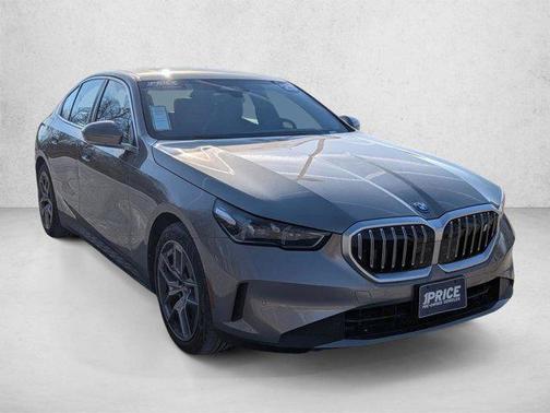 Oxide Grey Metallic 2025 BMW i5 xDrive40
