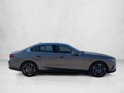 Oxide Grey Metallic 2025 BMW i5 xDrive40