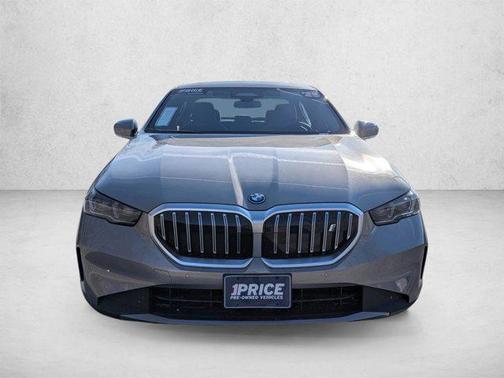 Oxide Grey Metallic 2025 BMW i5 xDrive40