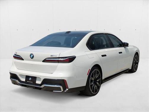 2024 BMW i7 M70