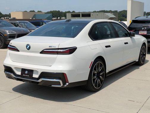 2024 BMW i7 M70