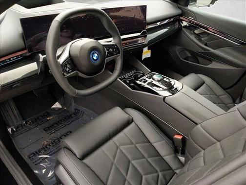 2025 BMW i5 xDrive40