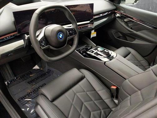 2025 BMW i5 xDrive40