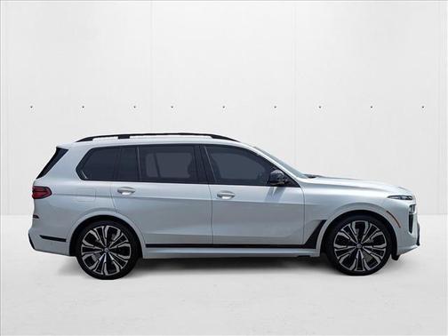 2023 BMW X7 M60i