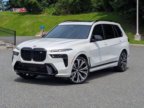 2023 BMW X7 M60i