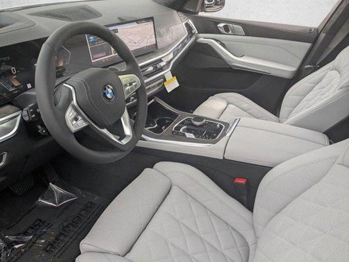 Alpine White 2026 BMW X7 xDrive40i