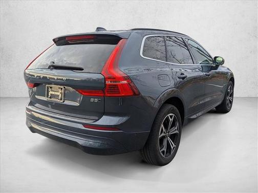 2022 Volvo XC60 B5 Momentum