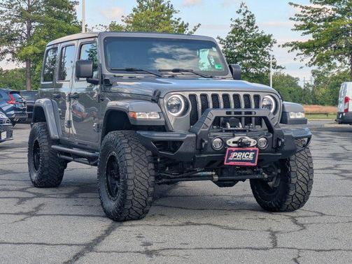 Sting-Gray Clearcoat 2019 Jeep Wrangler Unlimited Sahara