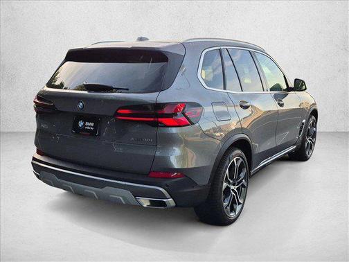 Skyscraper Grey Metallic 2026 BMW X5 xDrive40i