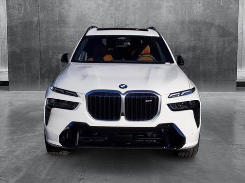 2025 BMW X7 M60i
