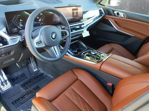 2025 BMW X7 M60i