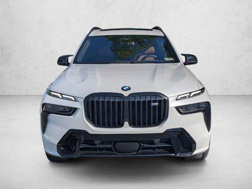 Mineral White Metallic 2025 BMW X7 M60i