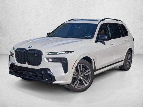 Mineral White Metallic 2025 BMW X7 M60i