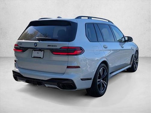 Mineral White Metallic 2025 BMW X7 M60i