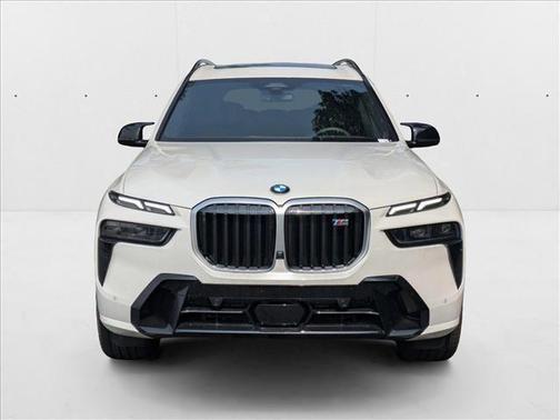 2025 BMW X7 M60i