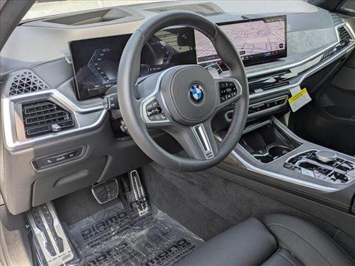 2025 BMW X7 M60i