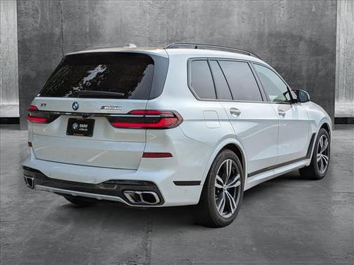 2025 BMW X7 M60i