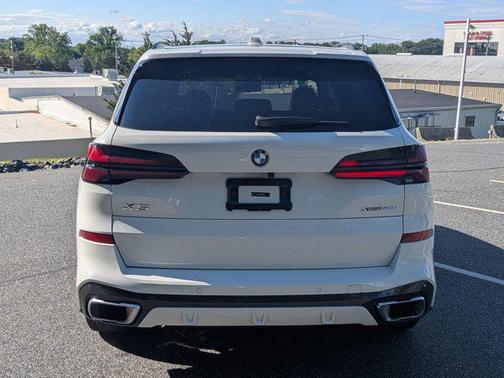 Alpine White 2024 BMW X5 xDrive40i