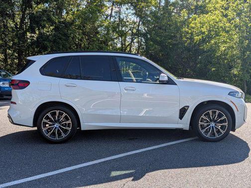 Alpine White 2024 BMW X5 xDrive40i