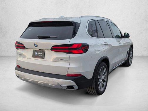 Mineral White Metallic 2026 BMW X5 xDrive40i