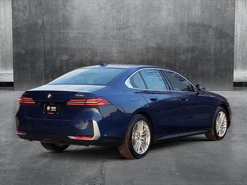 2025 BMW 530 i xDrive