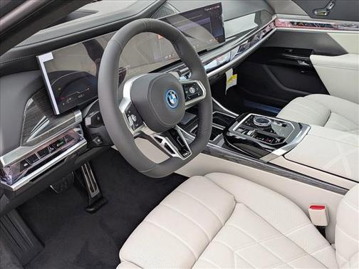 Dravit Grey Metallic 2026 BMW 750e i xDrive