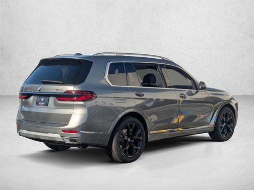 Skyscraper Grey Metallic 2026 BMW X7 xDrive40i