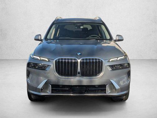 Skyscraper Grey Metallic 2026 BMW X7 xDrive40i