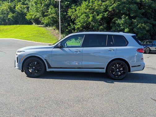 2025 BMW X7 M60i