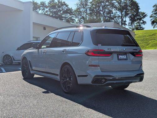 2025 BMW X7 M60i