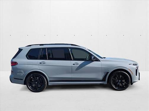 2025 BMW X7 M60i