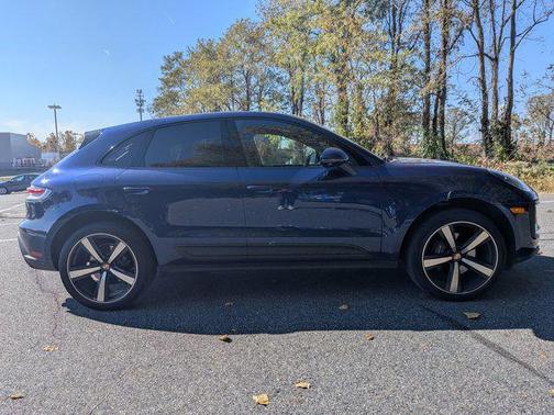 2023 Porsche Macan AWD