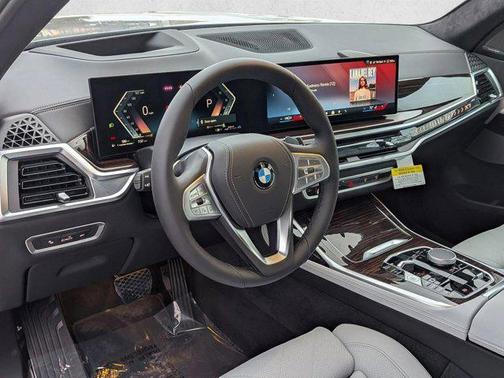 Skyscraper Grey Metallic 2026 BMW X7 xDrive40i