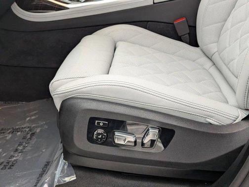 Skyscraper Grey Metallic 2026 BMW X7 xDrive40i