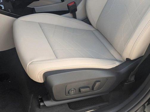 Black Sapphire Metallic 2025 BMW X1 xDrive28i