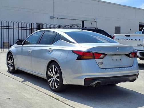 2021 Nissan Altima SR FWD