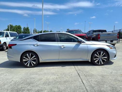 2021 Nissan Altima SR FWD