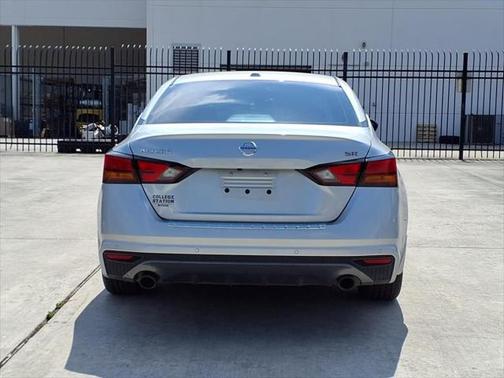 2021 Nissan Altima SR FWD