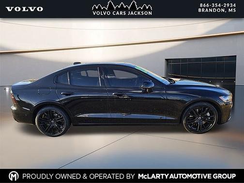 2022 Volvo S60 R-Design