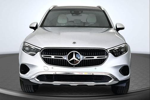 Cirrus Silver Metallic 2023 Mercedes-Benz GLC 300 4MATIC