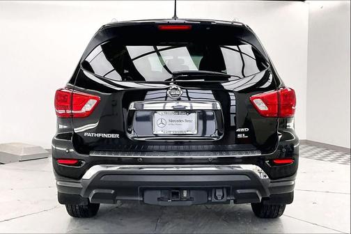 2017 Nissan Pathfinder SL