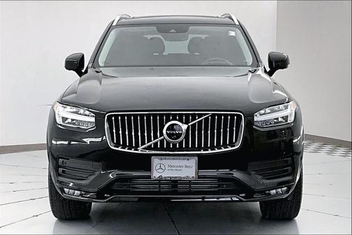 2021 Volvo XC90 T6 Momentum