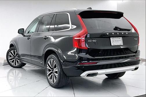 2021 Volvo XC90 T6 Momentum