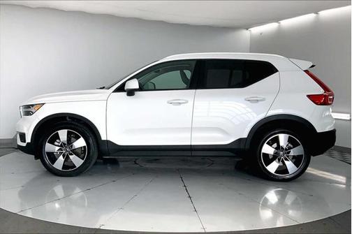 2021 Volvo XC40 T5 Momentum
